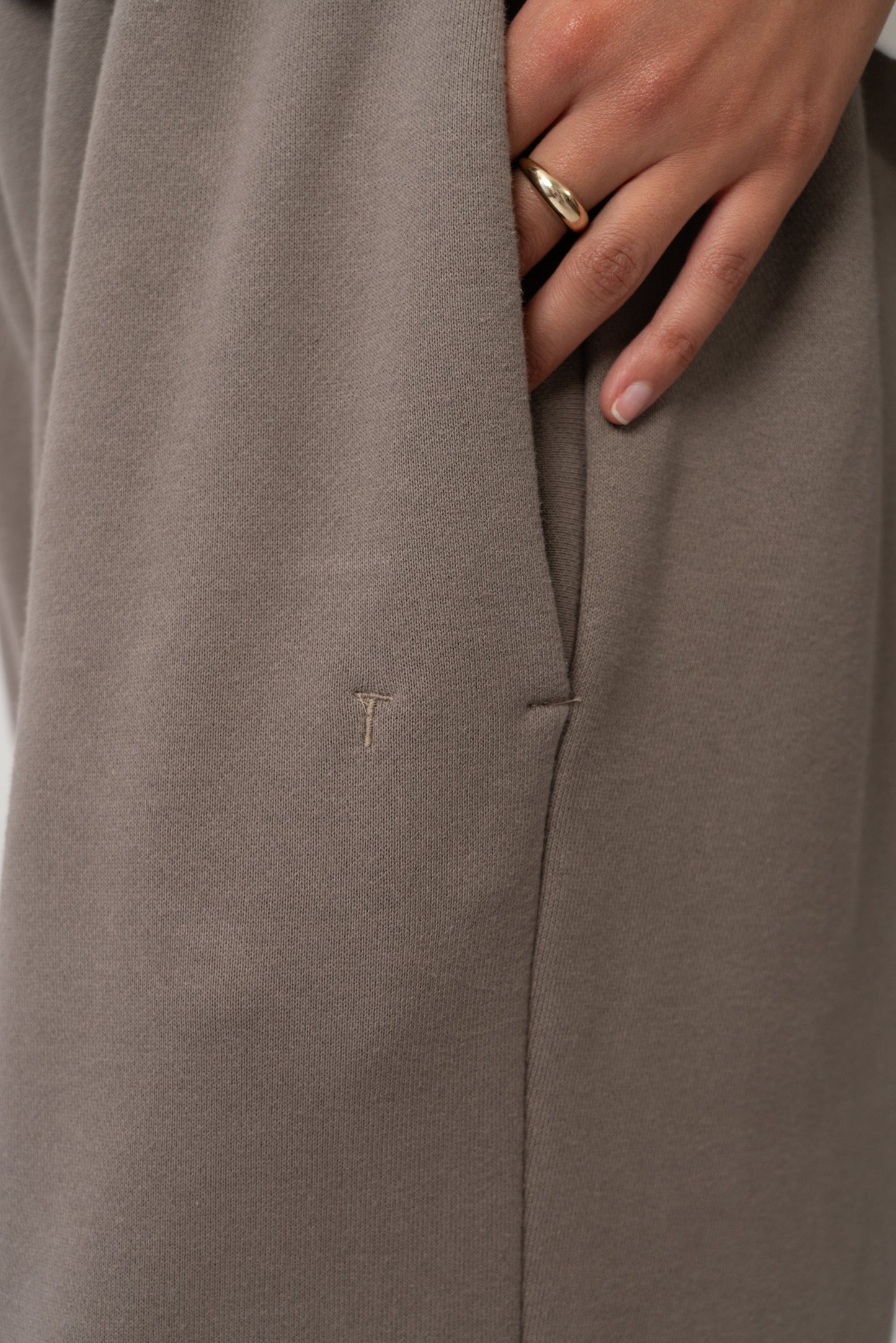 Levi Trackpant Taupe